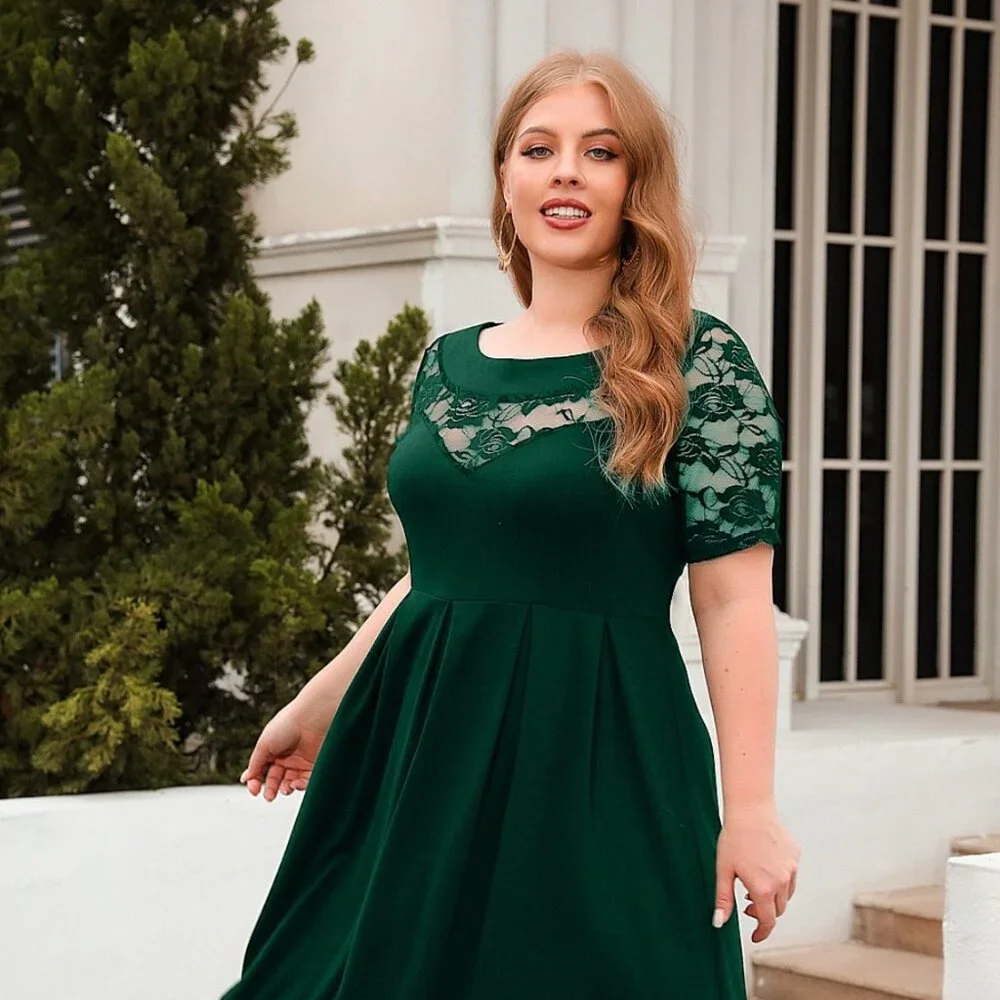 Plus Size Ruched Round Neck Short Sleeve Dress - Picture 6 of 8